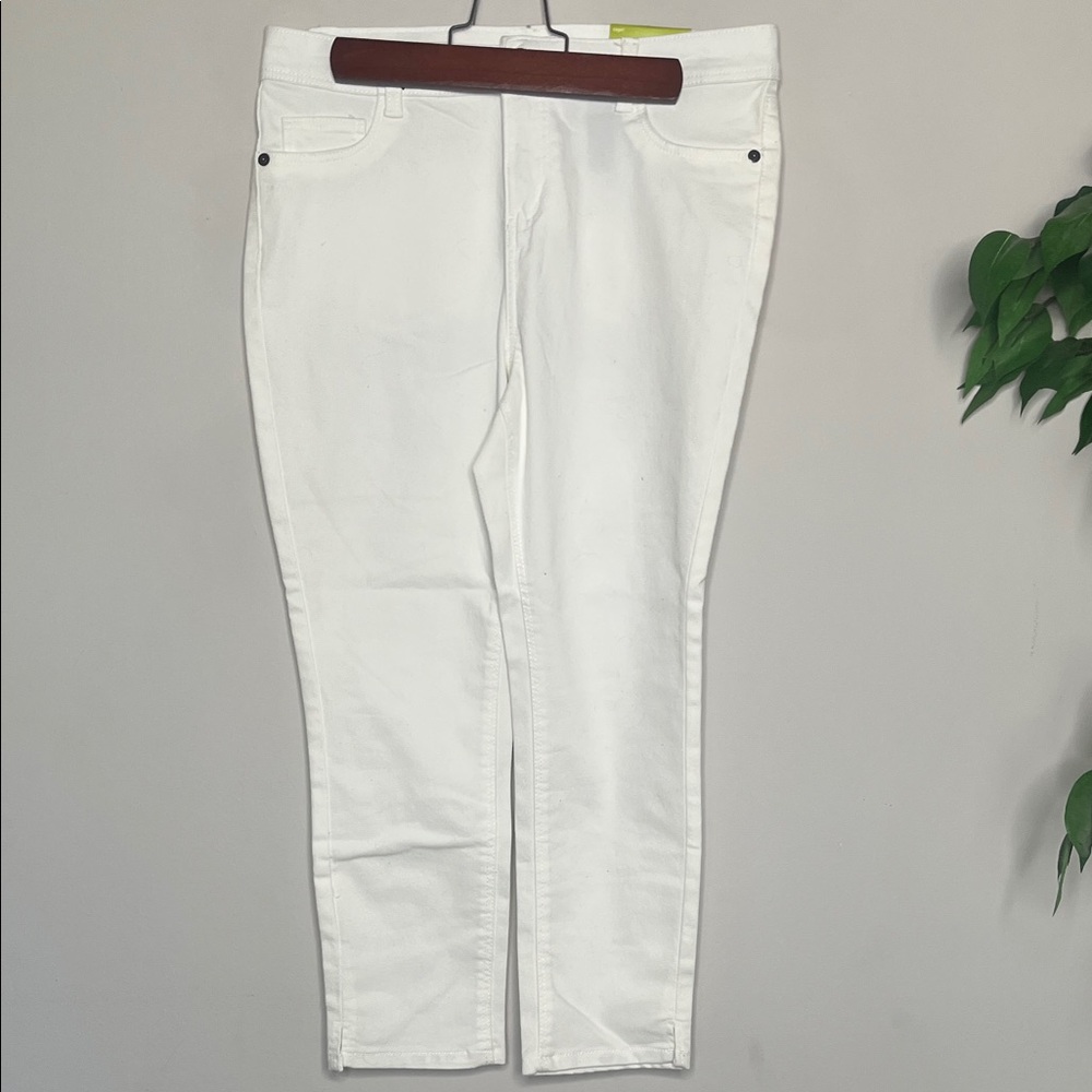 George Women's White Jeans Capris